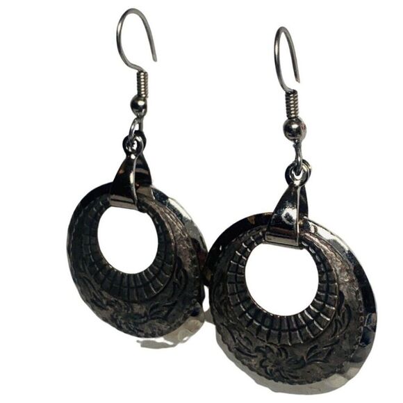 Vintage Women’s Silver Tone Balinese Filigree Hoop Dangle Pierced Earrings - Picture 4 of 7